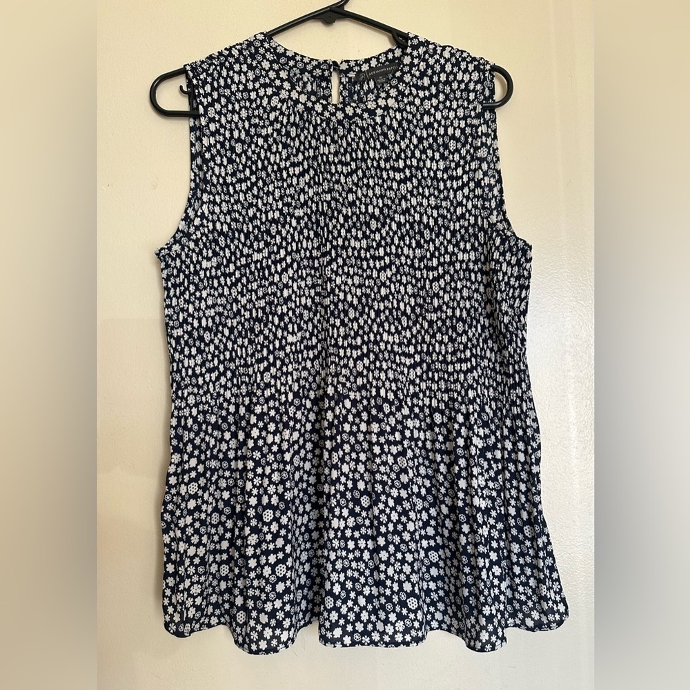 Adrianna Papell Navy/Ivory Round Neck Floral
Pleated Sleeveless Blouse Medium - Picture 8 of 11
